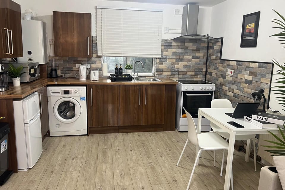House | Private kitchen | Fridge, microwave, oven, stovetop
