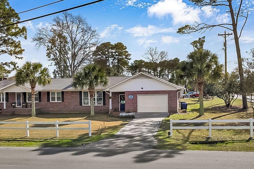 A Shore Thing - 4-Bedroom Pet Friendly House