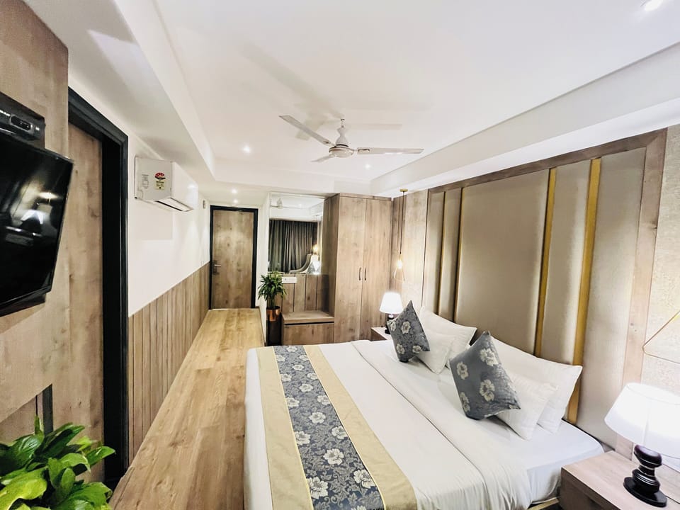Superior Double Room, City View | Desk, laptop workspace, free WiFi