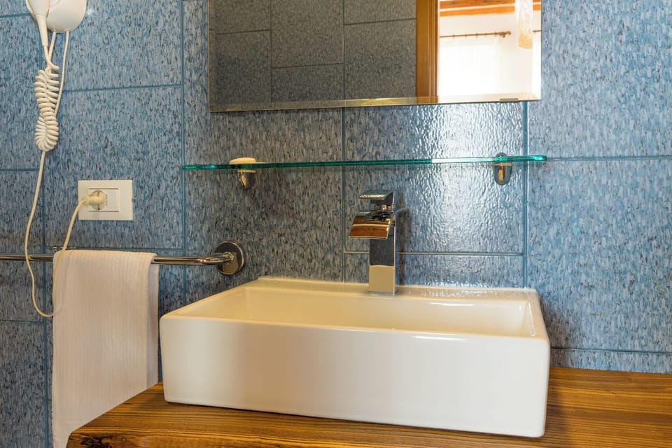 Family Quadruple Room, Golf View | Bathroom