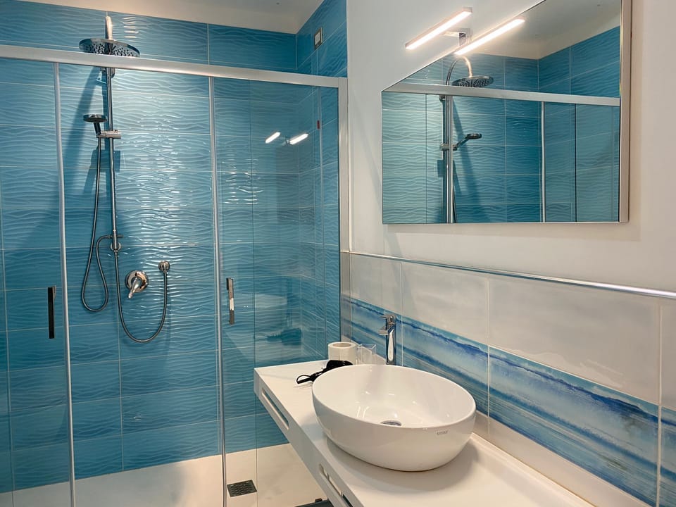 Double Room, Courtyard View | Bathroom | Shower, rainfall showerhead, hair dryer, bidet