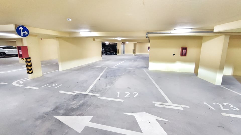 PRIVATE GARAGE FREE