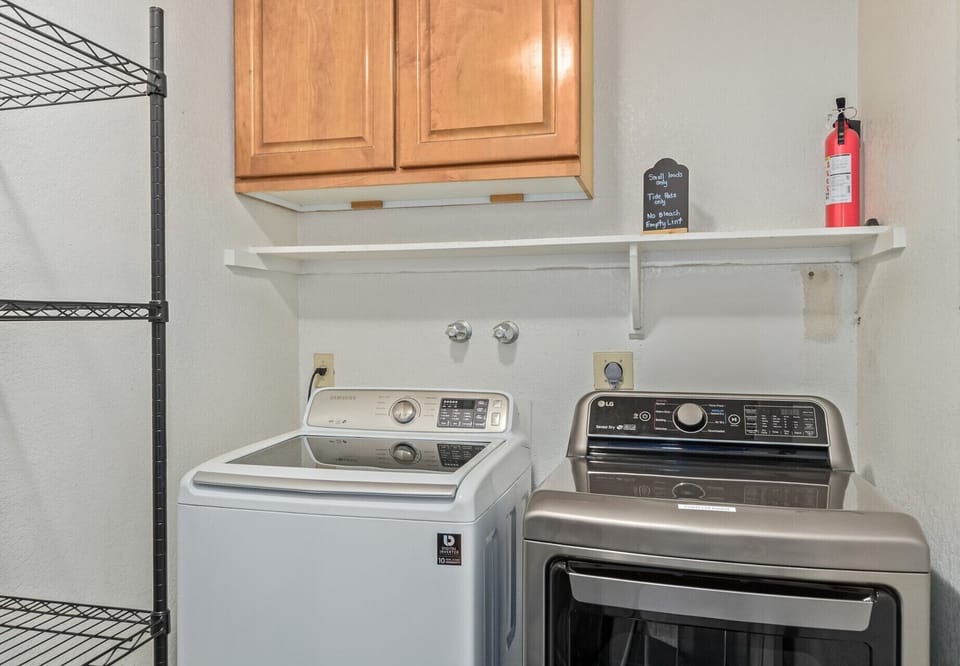 Washer & Dryer Washroom