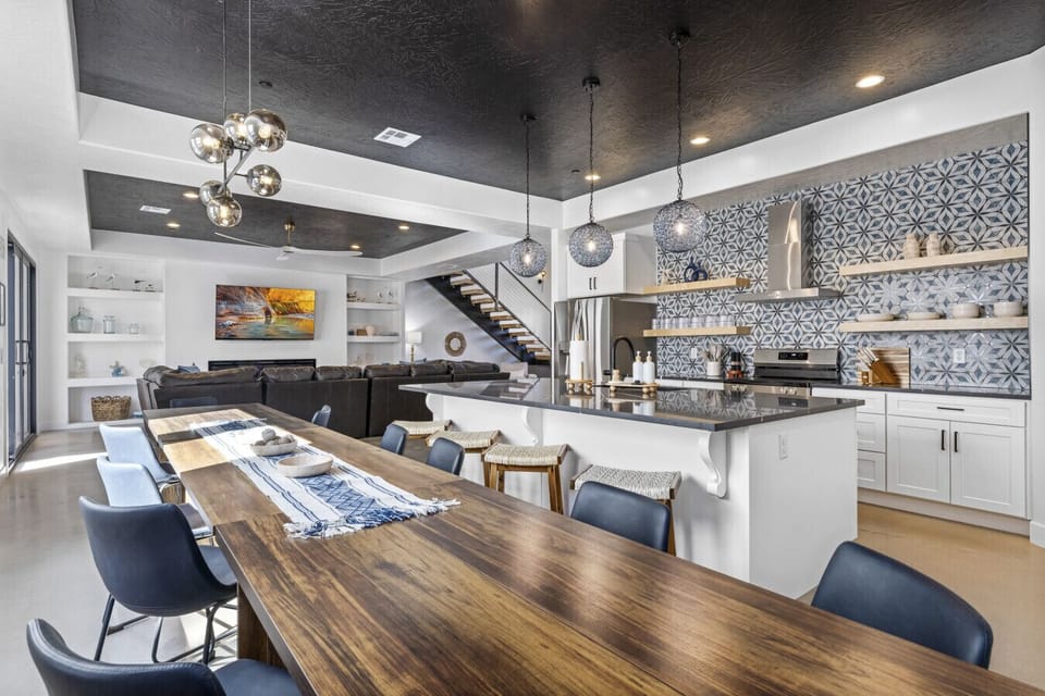 Dining Room (seating for 16)