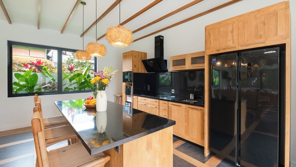 Villa, 4 Bedrooms | Private kitchen | Microwave, stovetop, toaster, highchair