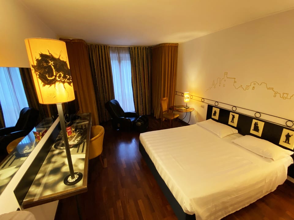 Superior Double or Twin Room | Hypo-allergenic bedding, minibar, in-room safe, desk