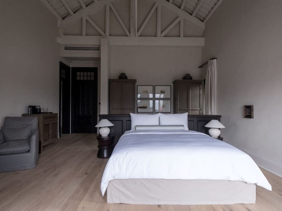 Elite Double Room, City View | In-room safe, desk, blackout drapes, soundproofing