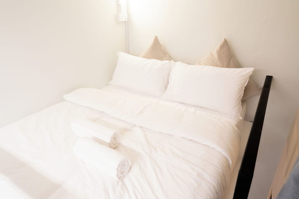Basic Double or Twin Room, Non Smoking | Iron/ironing board (on request), WiFi (free), bed sheets