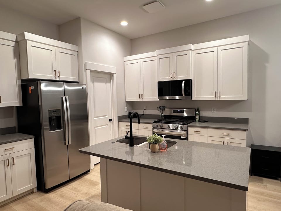More kitchen photos