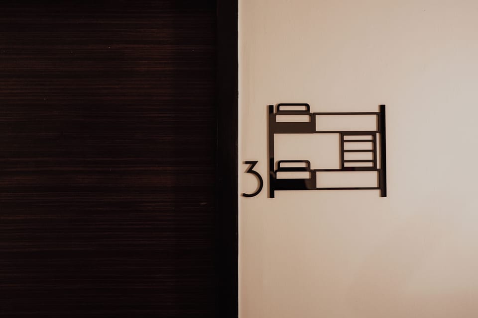 Deluxe Shared Dormitory, Mixed Dorm, Non Smoking | Iron/ironing board (on request), WiFi (free), bed sheets