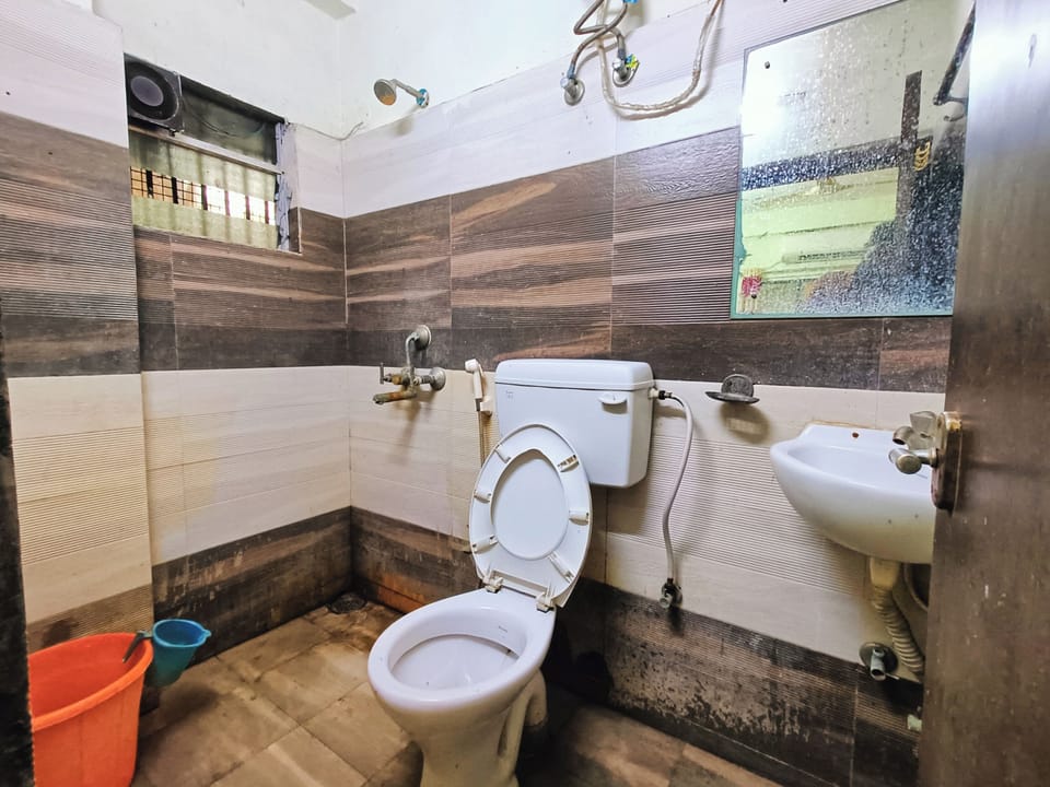 Economy Double Room | Bathroom | Shower, towels, soap