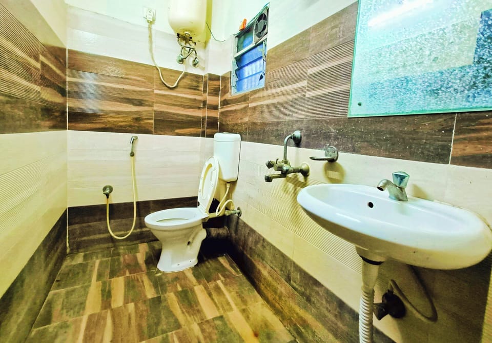 Economy Double Room | Bathroom | Shower, towels, soap