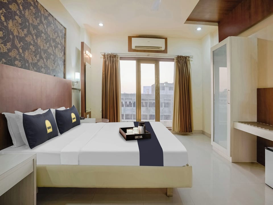 Executive Studio Suite | Egyptian cotton sheets, premium bedding, down comforters