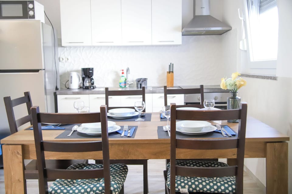 Standard Apartment, 2 Bedrooms, Microwave (Apt Alice - Lovely Terrace & Garage) | Private kitchen