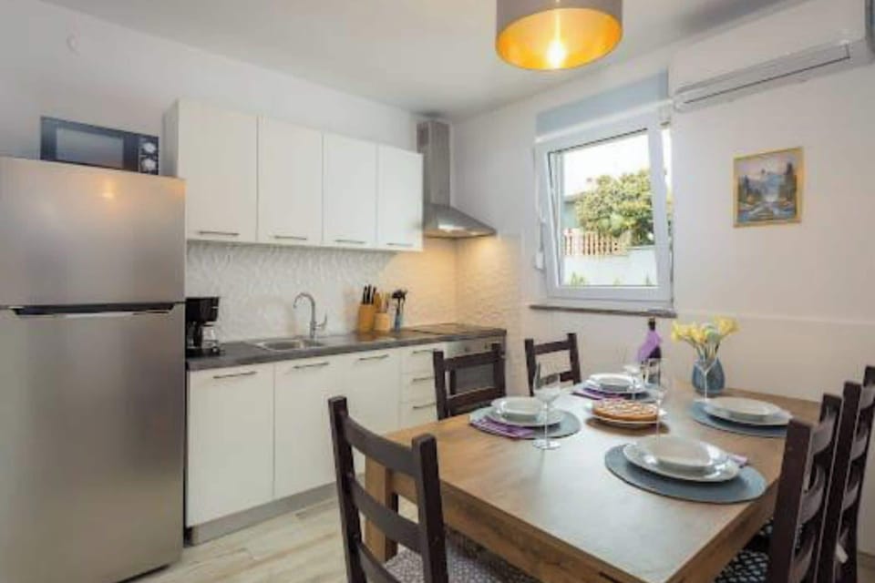 Standard Apartment, 2 Bedrooms, Microwave (Apartment Alice close to Pula centre) | Private kitchen