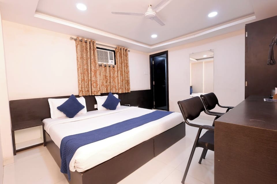 Deluxe Room, Balcony, City View | Soundproofing, WiFi (free)