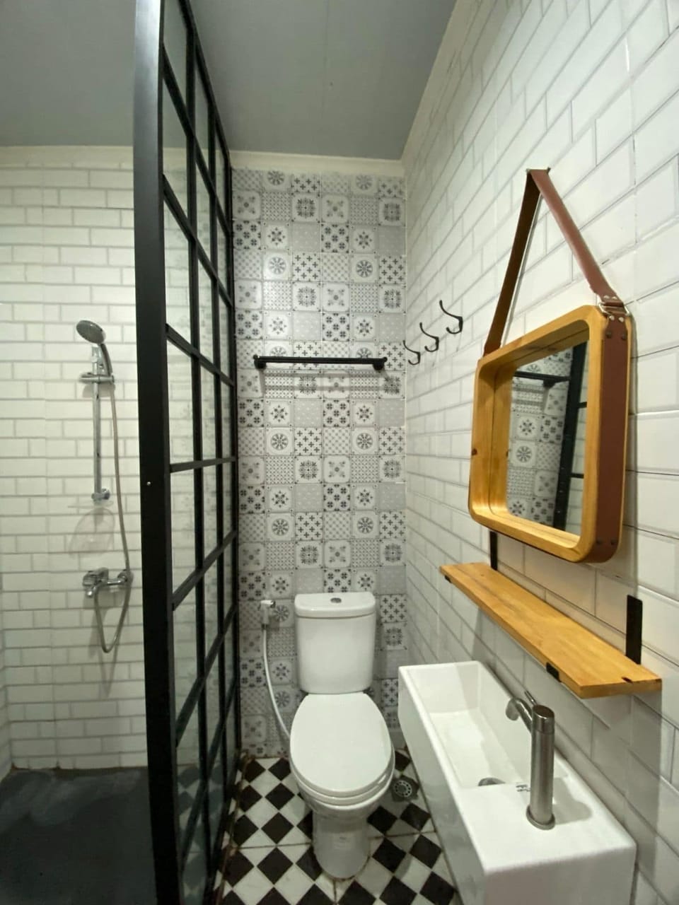 Shower, towels, soap, shampoo