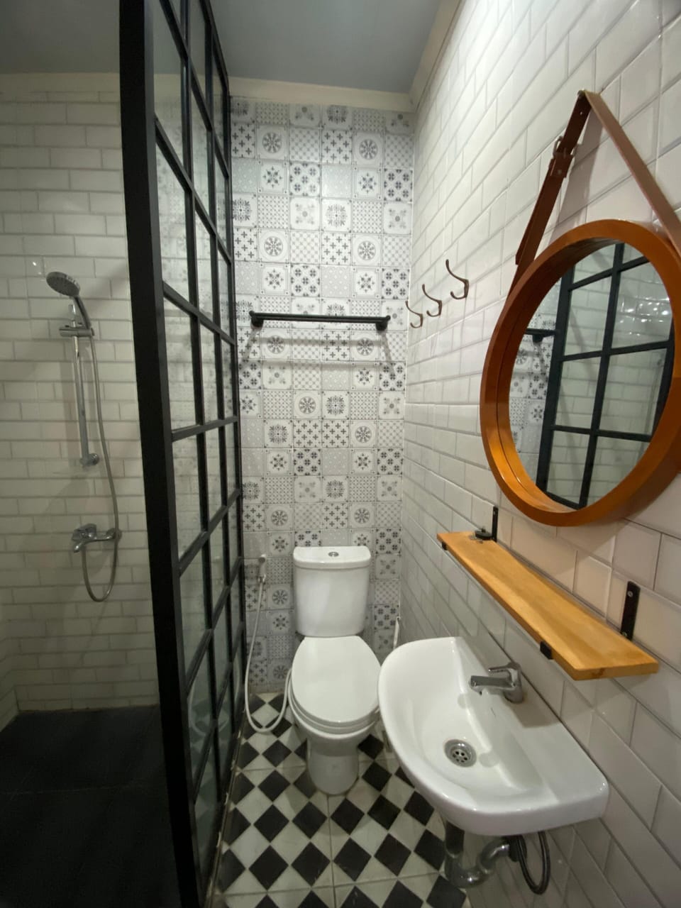 Family Room | Bathroom | Shower, towels, soap, shampoo