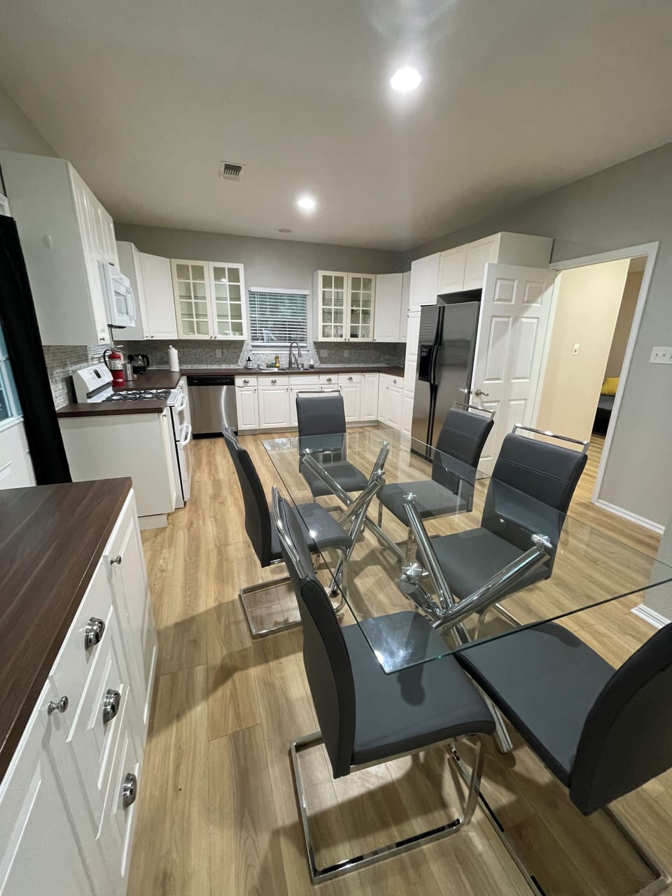 Basic House, Patio | Private kitchen | Full-size fridge, microwave, oven, stovetop