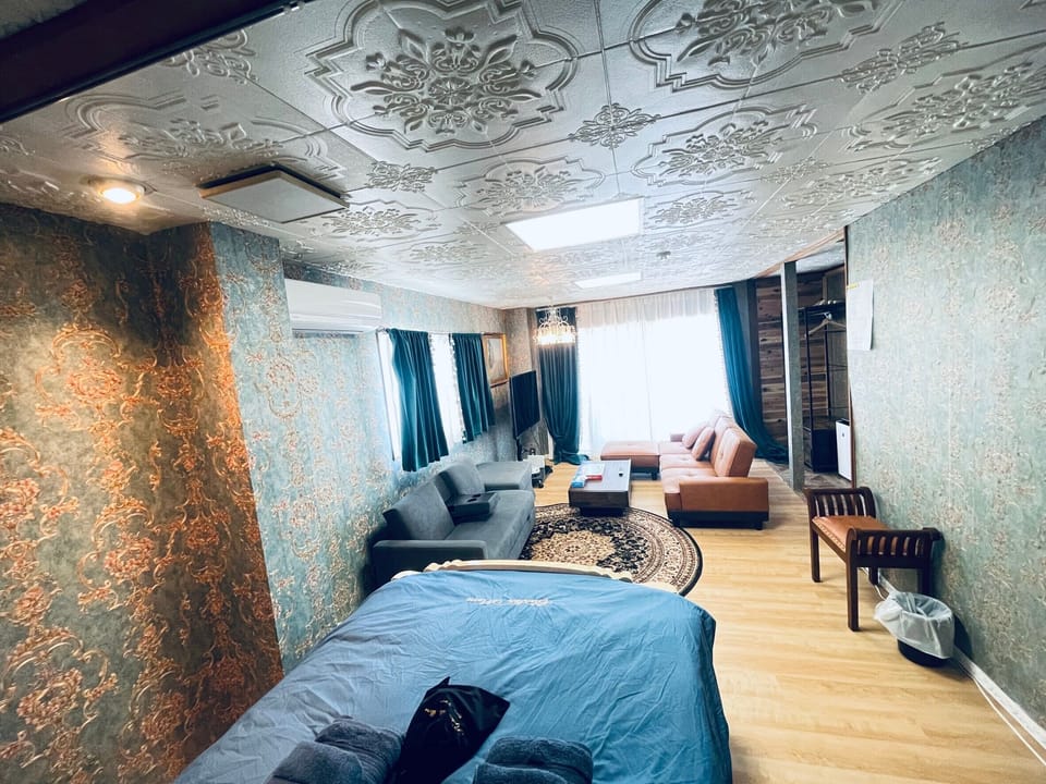 Suite | Free WiFi