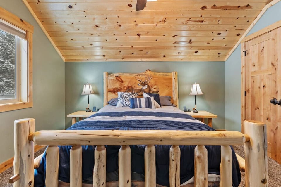 Bedroom 2 - Queen Bed