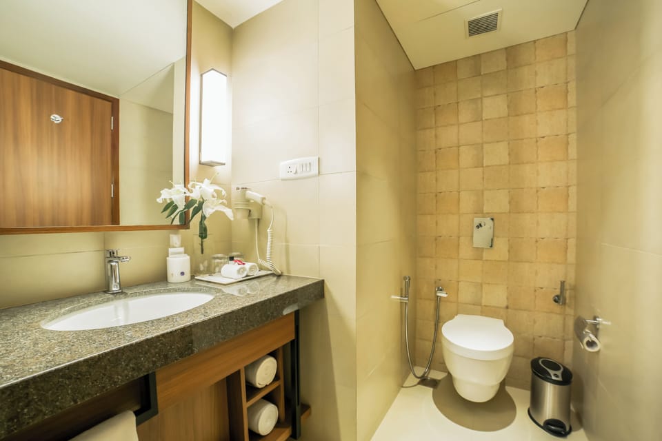 Superior Room | Bathroom | Shower, free toiletries, hair dryer, shampoo