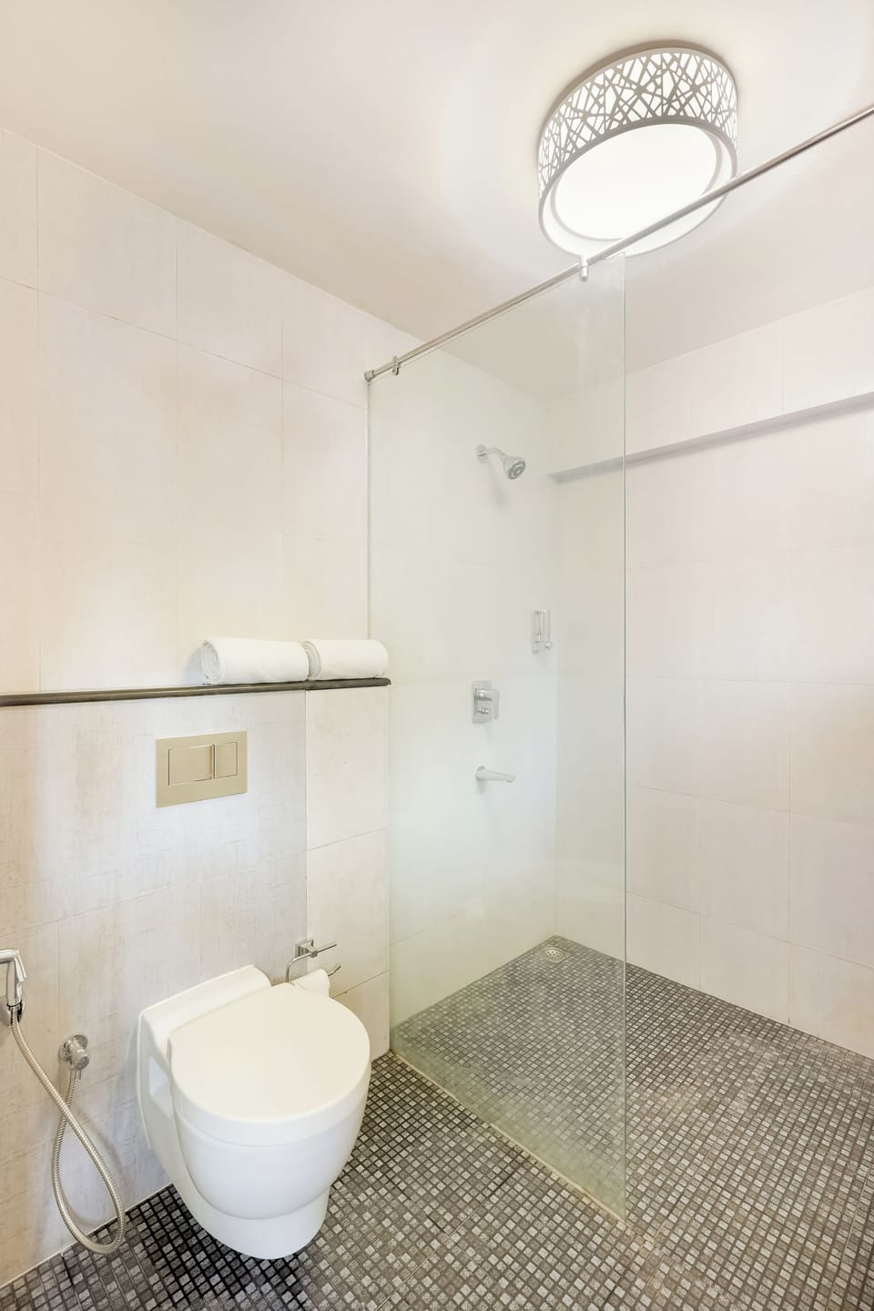 Superior Room | Bathroom | Shower, free toiletries, hair dryer, towels