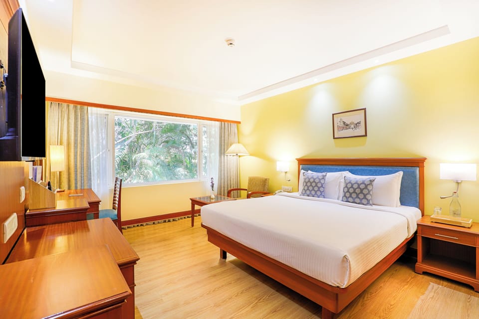 Superior Room | In-room safe, desk, laptop workspace, blackout drapes