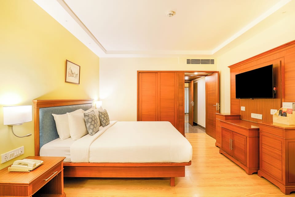 Superior Room | Living area | TV