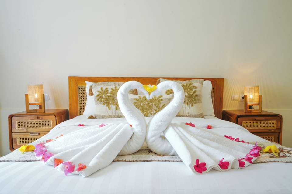 Standard Bungalow | In-room safe, iron/ironing board, WiFi (free), bed sheets