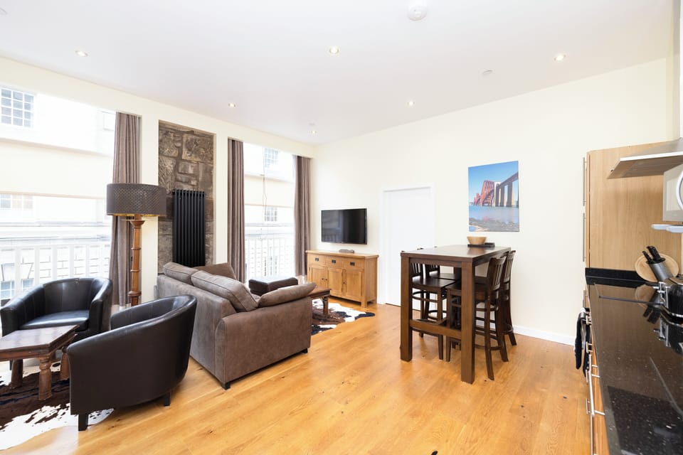 Comfort Apartment, City View | Living area | LCD TV