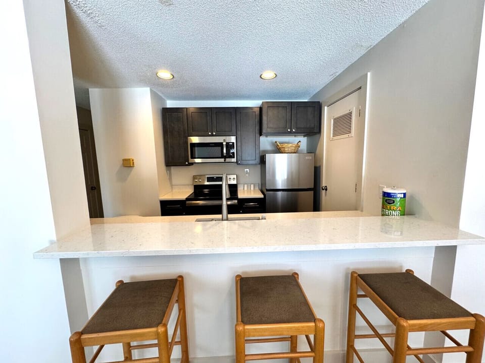 All new appliances, Granite Countertop.