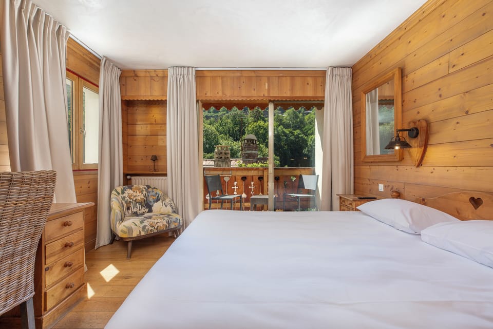 Superior Twin Room, Balcony, Mountain View | Premium bedding, in-room safe, desk, blackout drapes