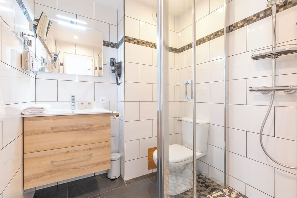 Classic Single Room, Balcony, Mountain View | Bathroom | Hair dryer, bidet, soap, shampoo