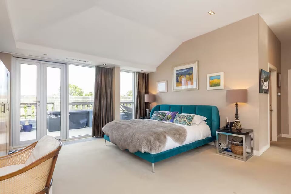 Beautiful Penthouse with terrace Apartment in Edinburgh