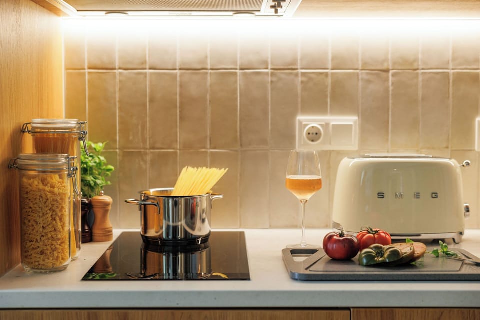 Family Studio | Private kitchen | Coffee/tea maker, electric kettle
