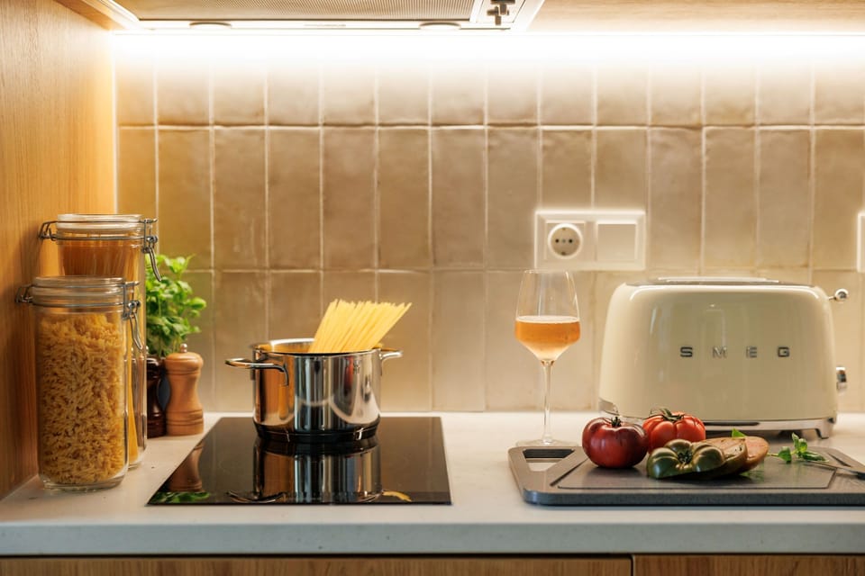 Coffee/tea maker, electric kettle