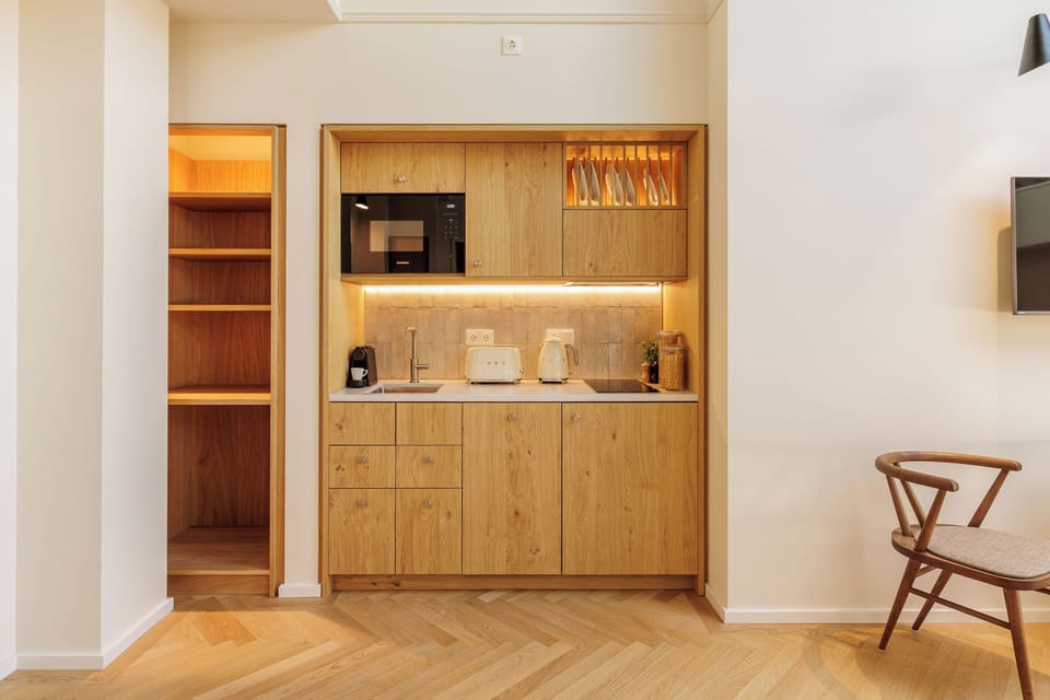 Standard Studio | Private kitchen | Coffee/tea maker, electric kettle