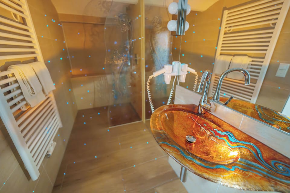 Classic Single Room | Bathroom | Shower, hair dryer, towels, soap