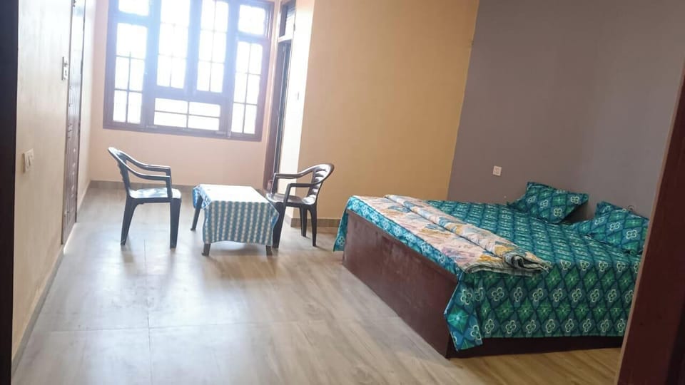 Deluxe Room | In-room dining