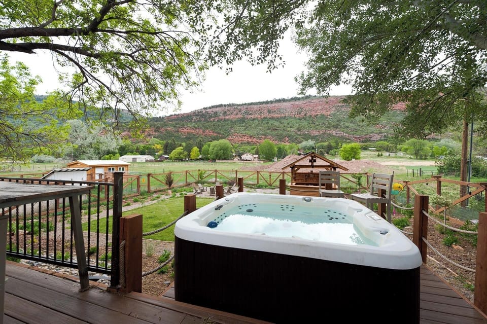 Private hot tub with Hermosa Cliff Views