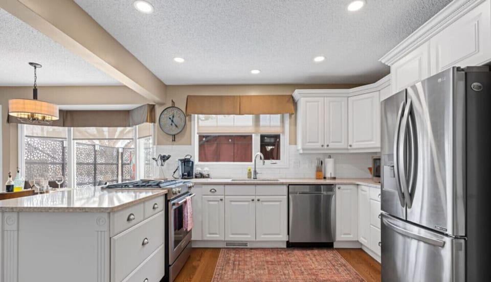 Ample kitchen cabinets for all your culinary needs and a full-sized refrigerator to keep your groceries and drinks perfectly chilled. Cook with ease and enjoy your stay!