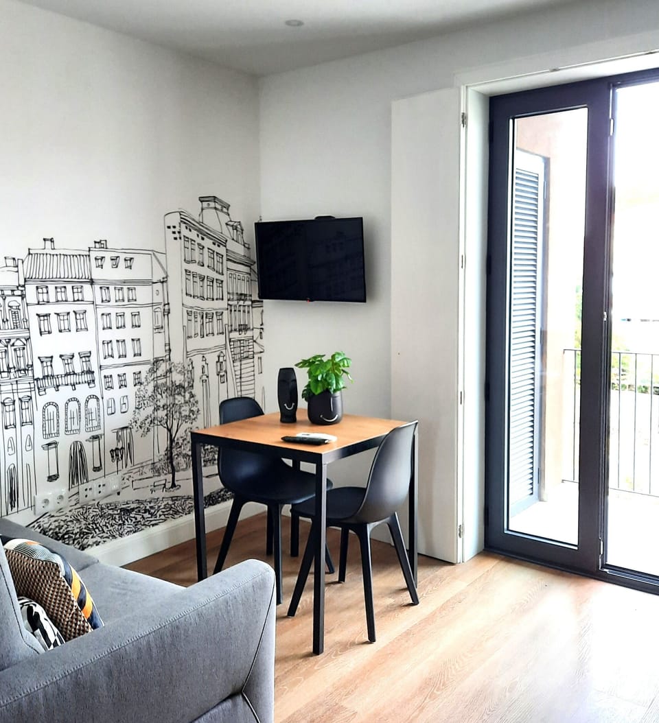 City Studio, Balcony, Courtyard View | Minibar (some free items), WiFi (free), individually decorated