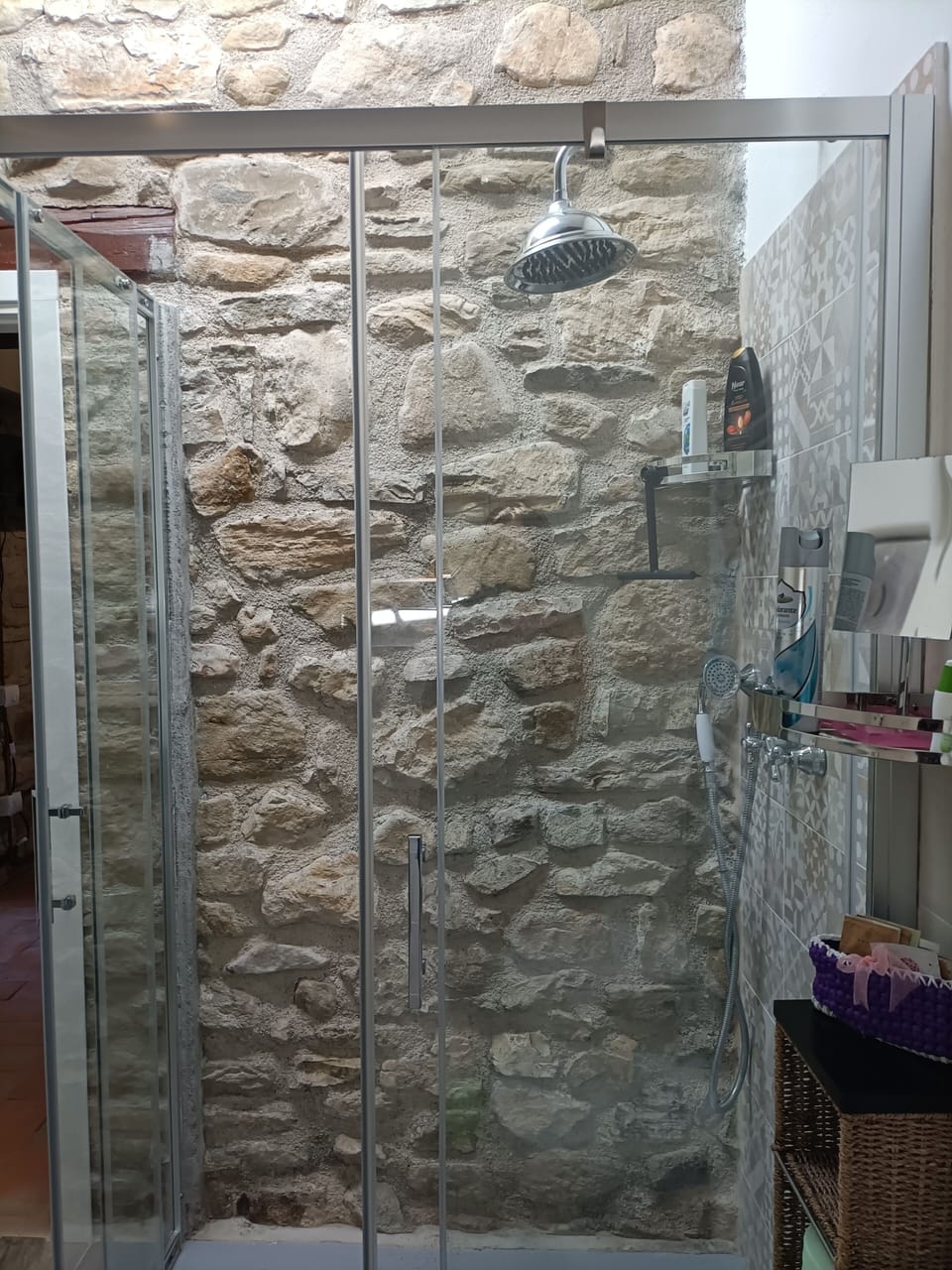Deluxe Double Room, Hill View | Bathroom | Shower, rainfall showerhead, hair dryer, bidet