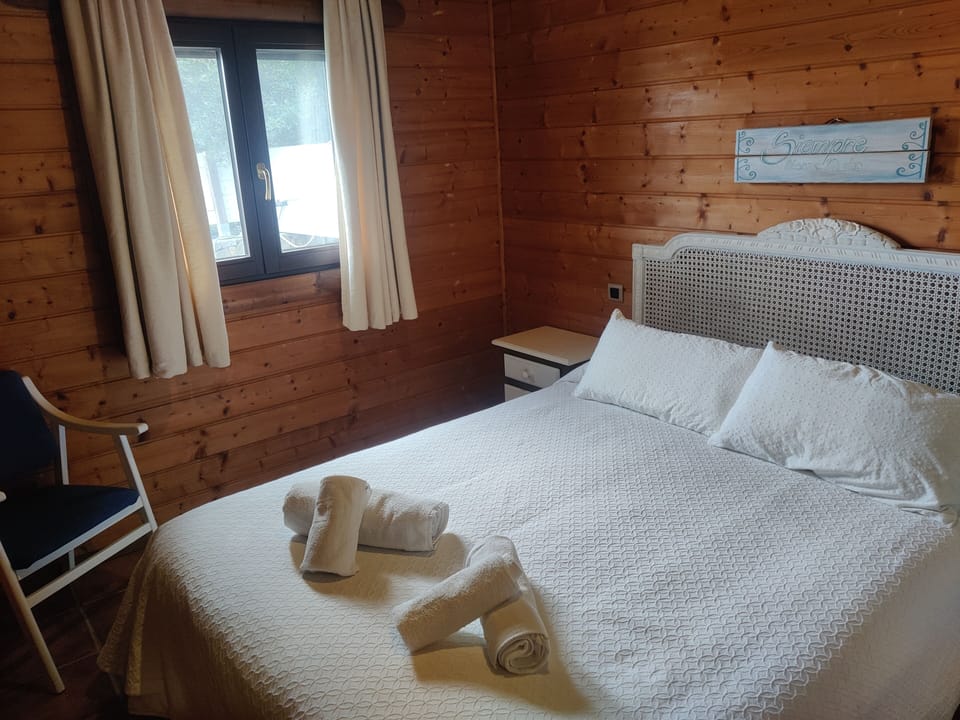 Family Cabin, Sea View | 2 bedrooms, laptop workspace, soundproofing, iron/ironing board