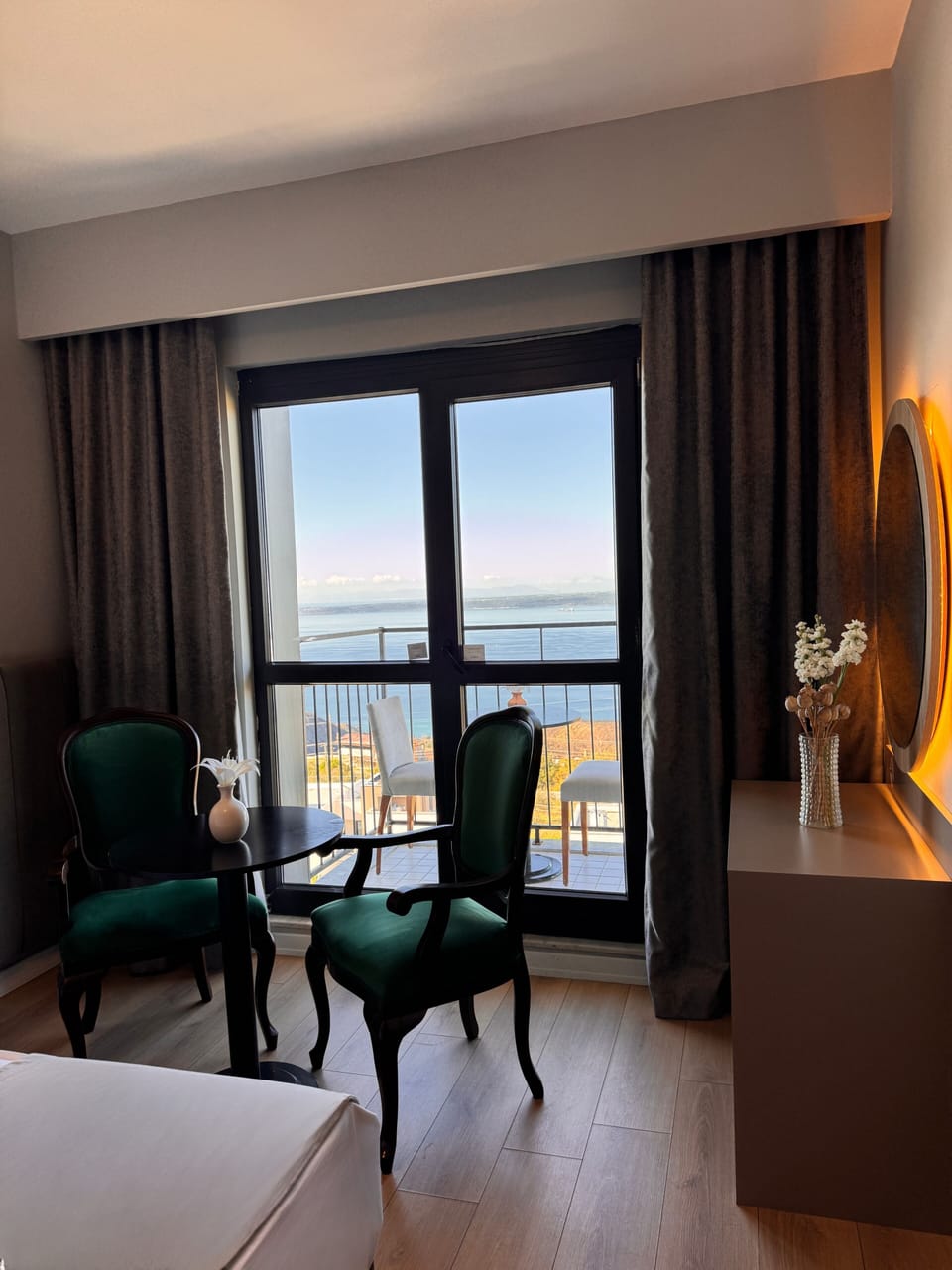 Deluxe Room, 1 Double Bed, Sea View | Minibar, in-room safe, desk, laptop workspace