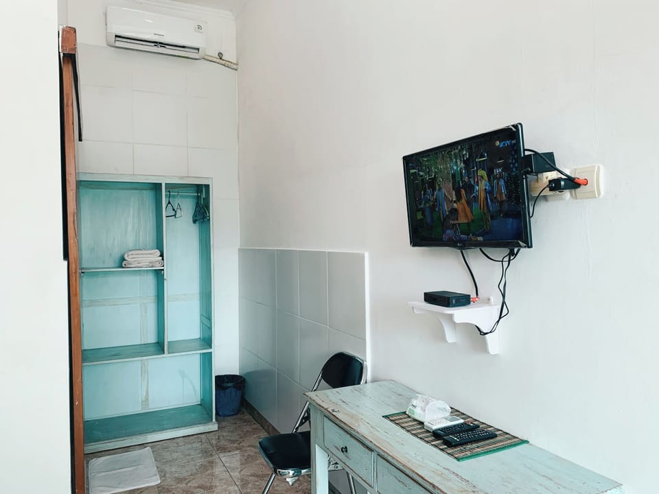 Standard Double Room, Garden View | Desk, free WiFi
