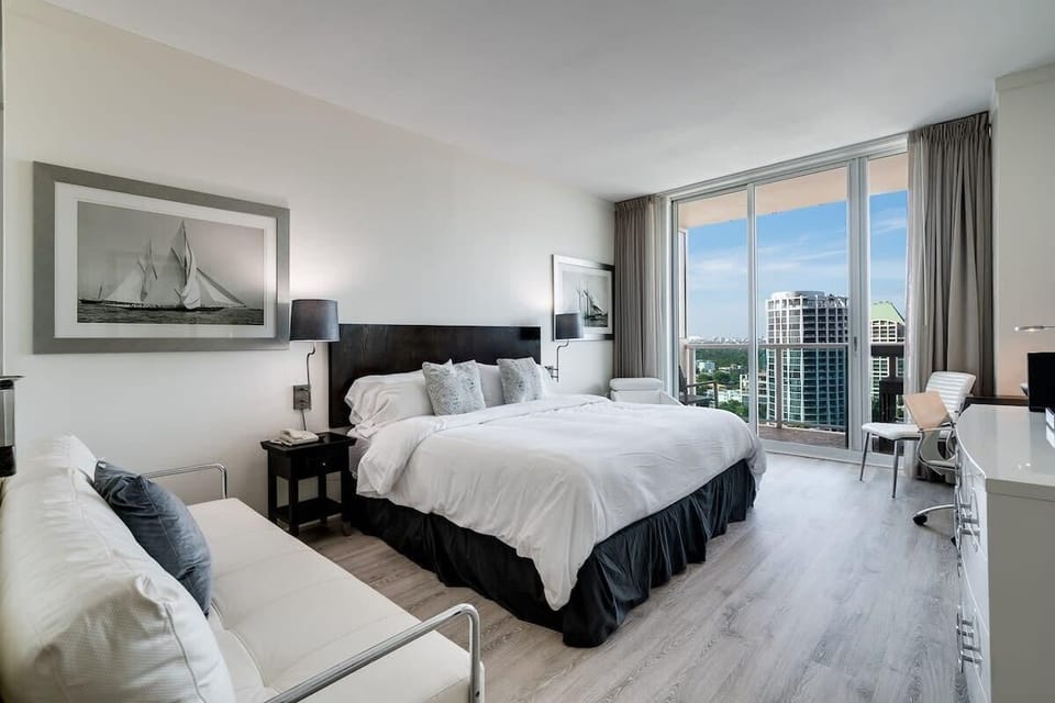 King size bed #1 with a view in the studio