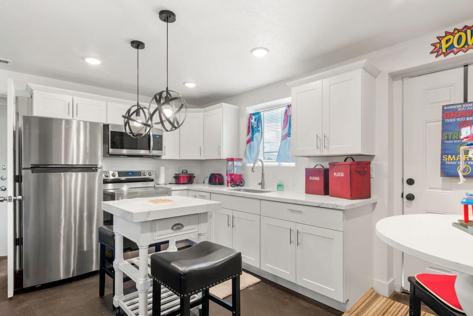 You will enjoy the 2nd kitchen in the family downstairs to make food & play pool