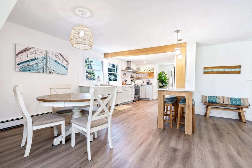 House, Multiple Beds, Patio, Garden View (Beachwood Getaway) | Dining